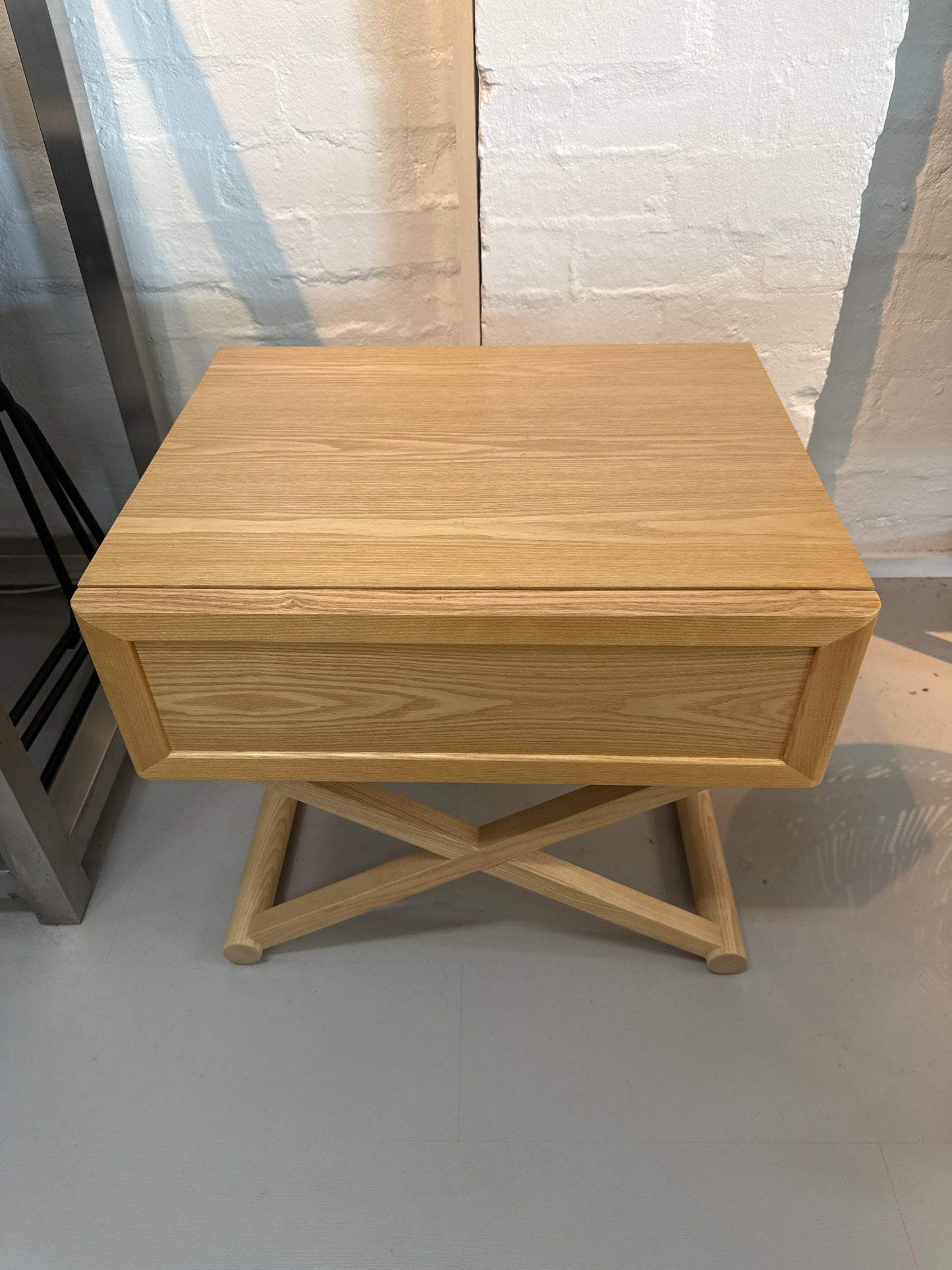 GlobeWest Windsor Bedside Table