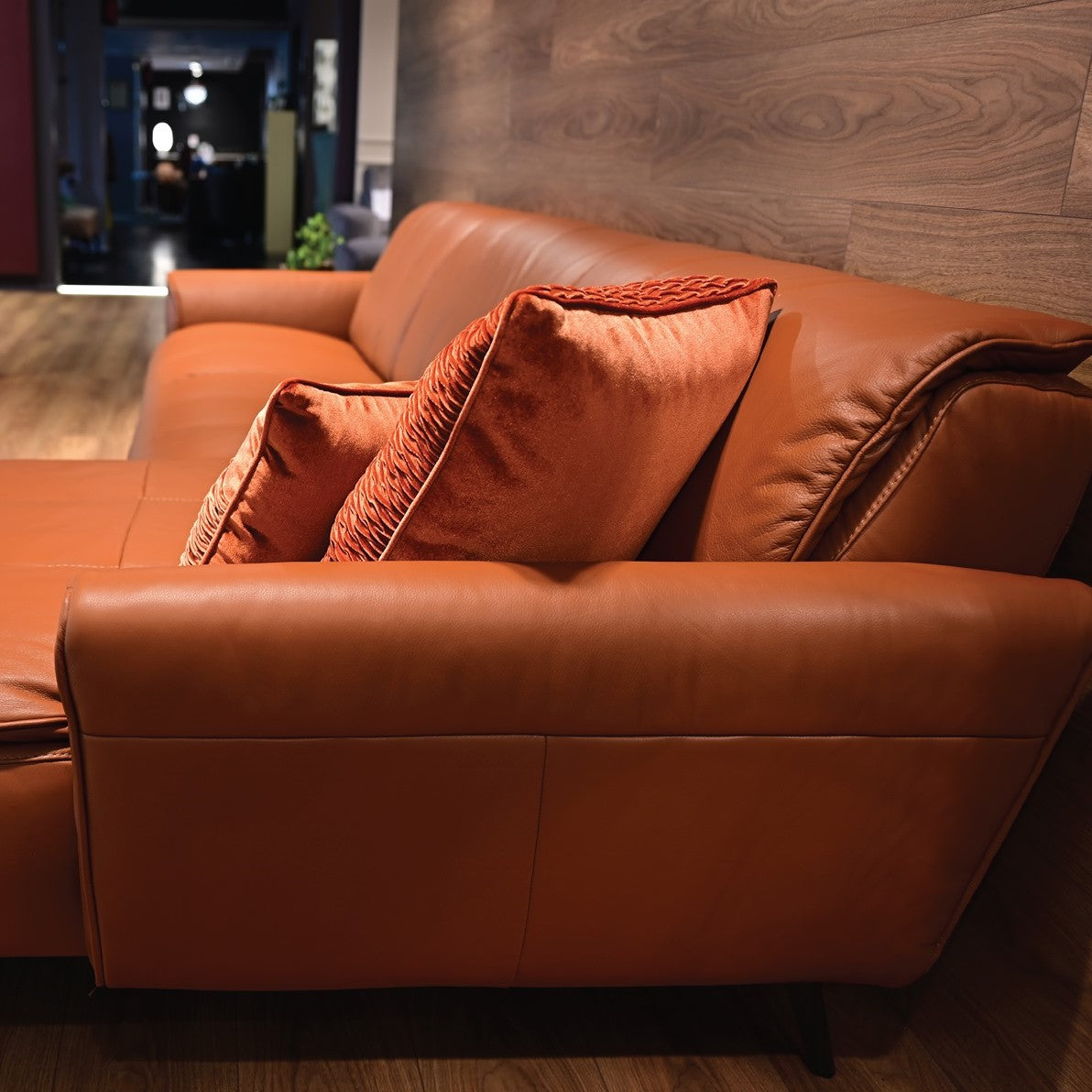 Natuzzi Editions Talento B993 Sofa is available on sale from stockist Make Your House A Home located in Bendigo, Victoria, Australia. Natuzzi Italian Leather Sofas and Modulars with Australia-wide shipping to Melbourne, Richmond, Geelong, Albury, Ballarat, Echuca, Mildura, Essendon and Shepparton.