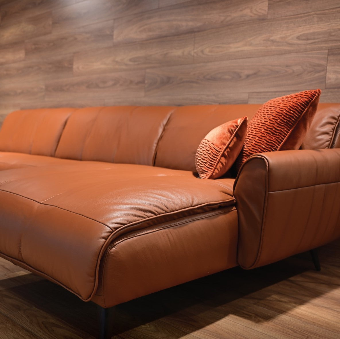 Natuzzi Editions Talento B993 Sofa is available on sale from stockist Make Your House A Home located in Bendigo, Victoria, Australia. Natuzzi Italian Leather Sofas and Modulars with Australia-wide shipping to Melbourne, Richmond, Geelong, Albury, Ballarat, Echuca, Mildura, Essendon and Shepparton.