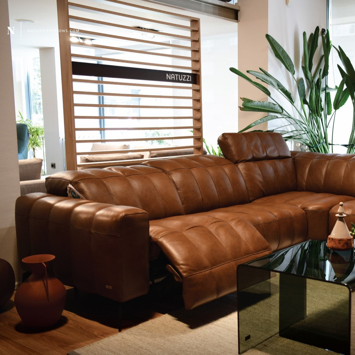 Natuzzi Editions Portento C142 Modular Sofa. Available from your Natuzzi Stockist Make Your House A Home, Bendigo, Victoria. Australia wide delivery to Melbourne. Italian leather.