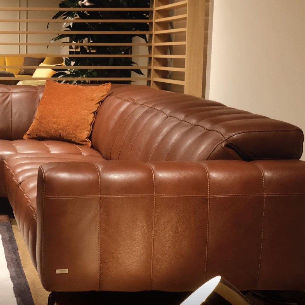 Natuzzi Editions Portento C142 Modular Sofa. Available from your Natuzzi Stockist Make Your House A Home, Bendigo, Victoria. Australia wide delivery to Melbourne. Italian leather.