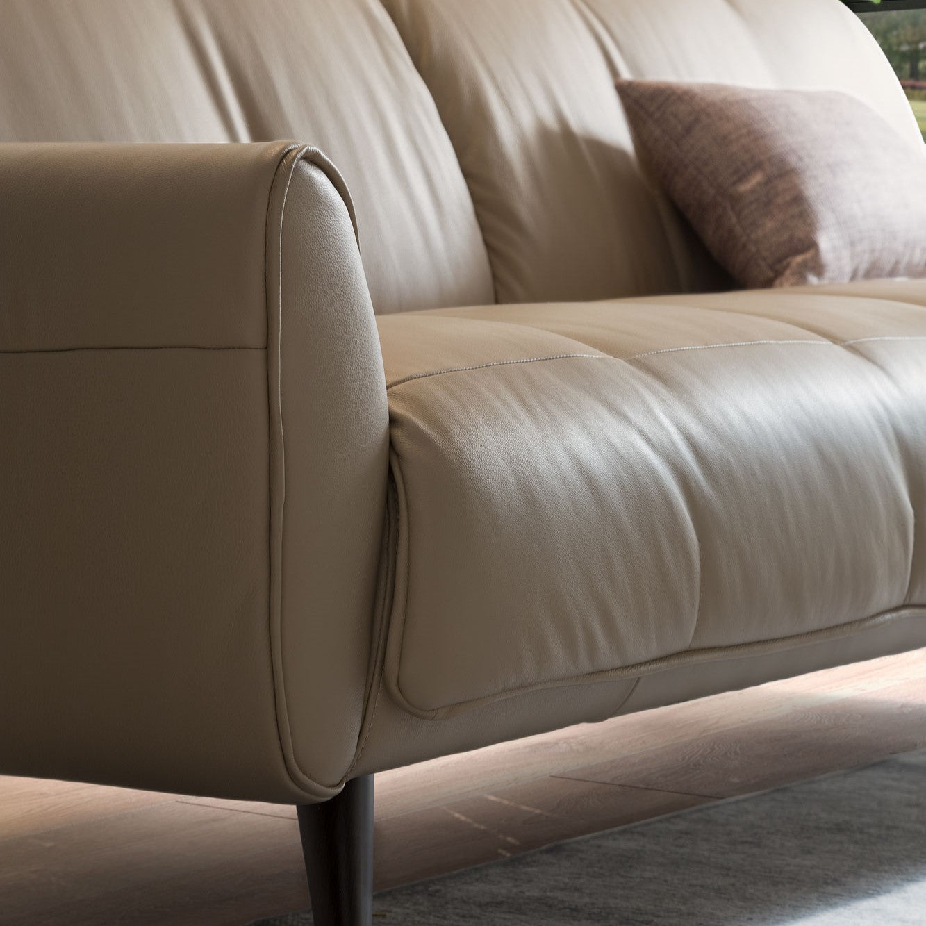 Natuzzi Editions Talento B993 Sofa is available on sale from stockist Make Your House A Home located in Bendigo, Victoria, Australia. Natuzzi Italian Leather Sofas and Modulars with Australia-wide shipping to Melbourne, Richmond, Geelong, Albury, Ballarat, Echuca, Mildura, Essendon and Shepparton.