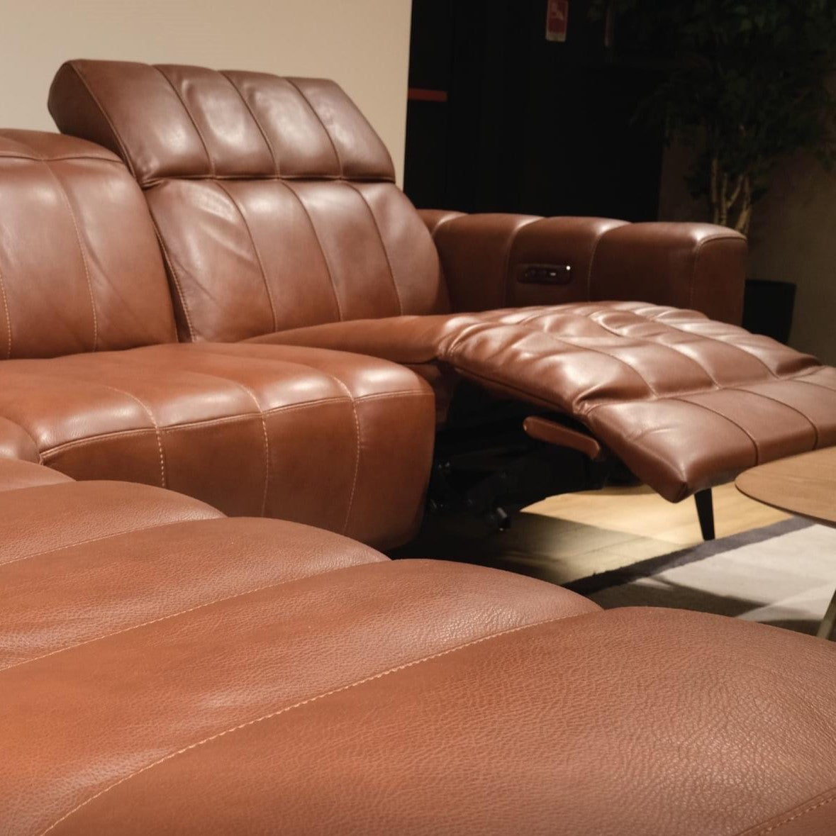 Natuzzi Editions Portento C142 Modular Sofa. Available from your Natuzzi Stockist Make Your House A Home, Bendigo, Victoria. Australia wide delivery to Melbourne. Italian leather.