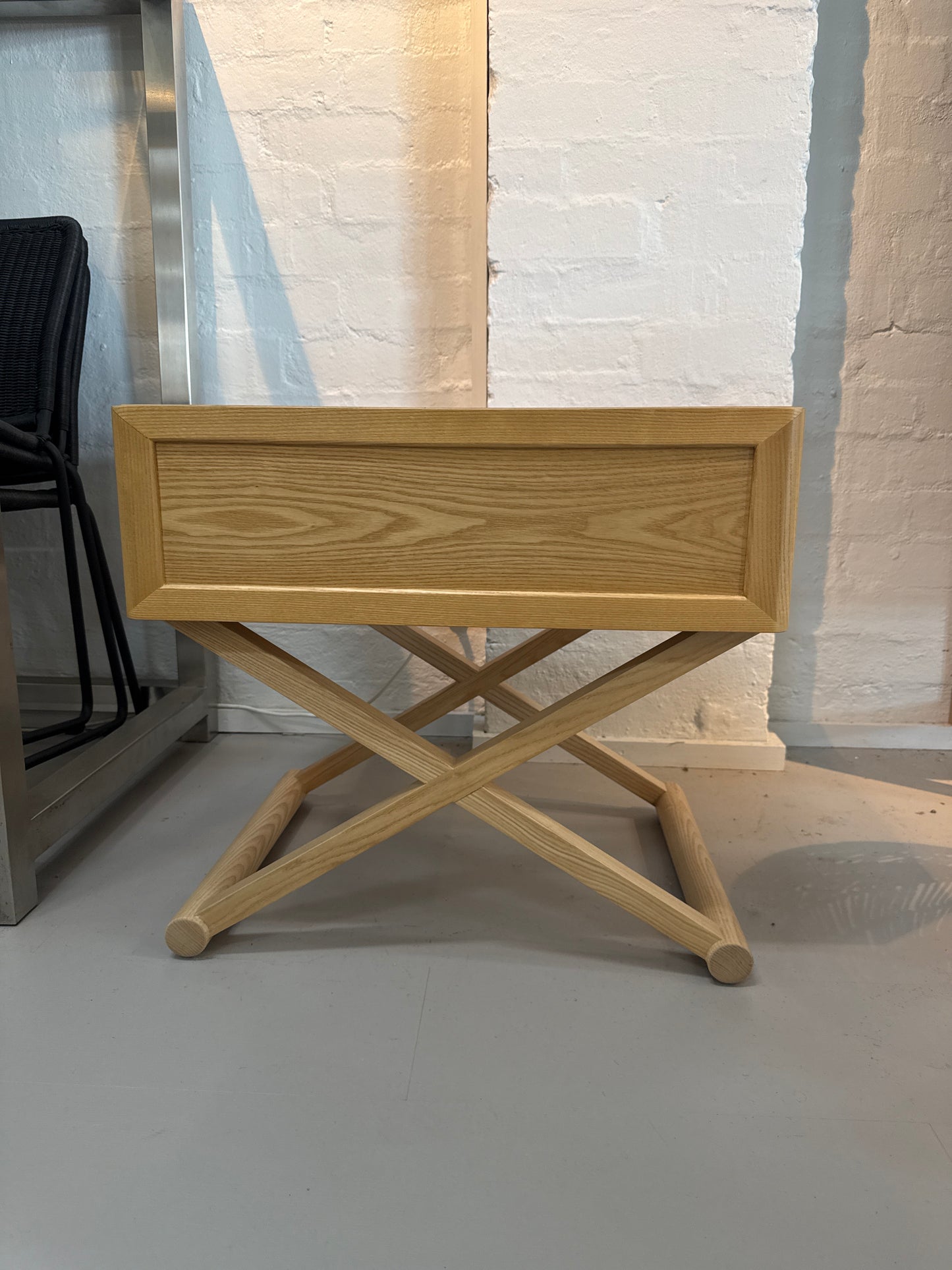 GlobeWest Windsor Bedside Table