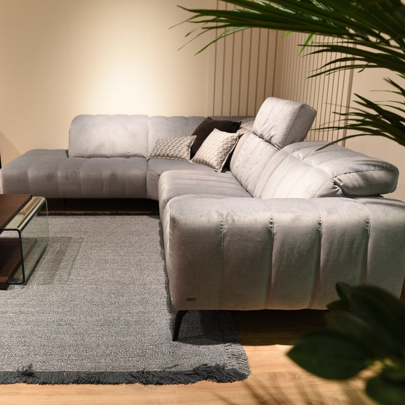 Natuzzi Editions Portento C142 Modular Sofa. Available from your Natuzzi Stockist Make Your House A Home, Bendigo, Victoria. Australia wide delivery to Melbourne. Italian leather.