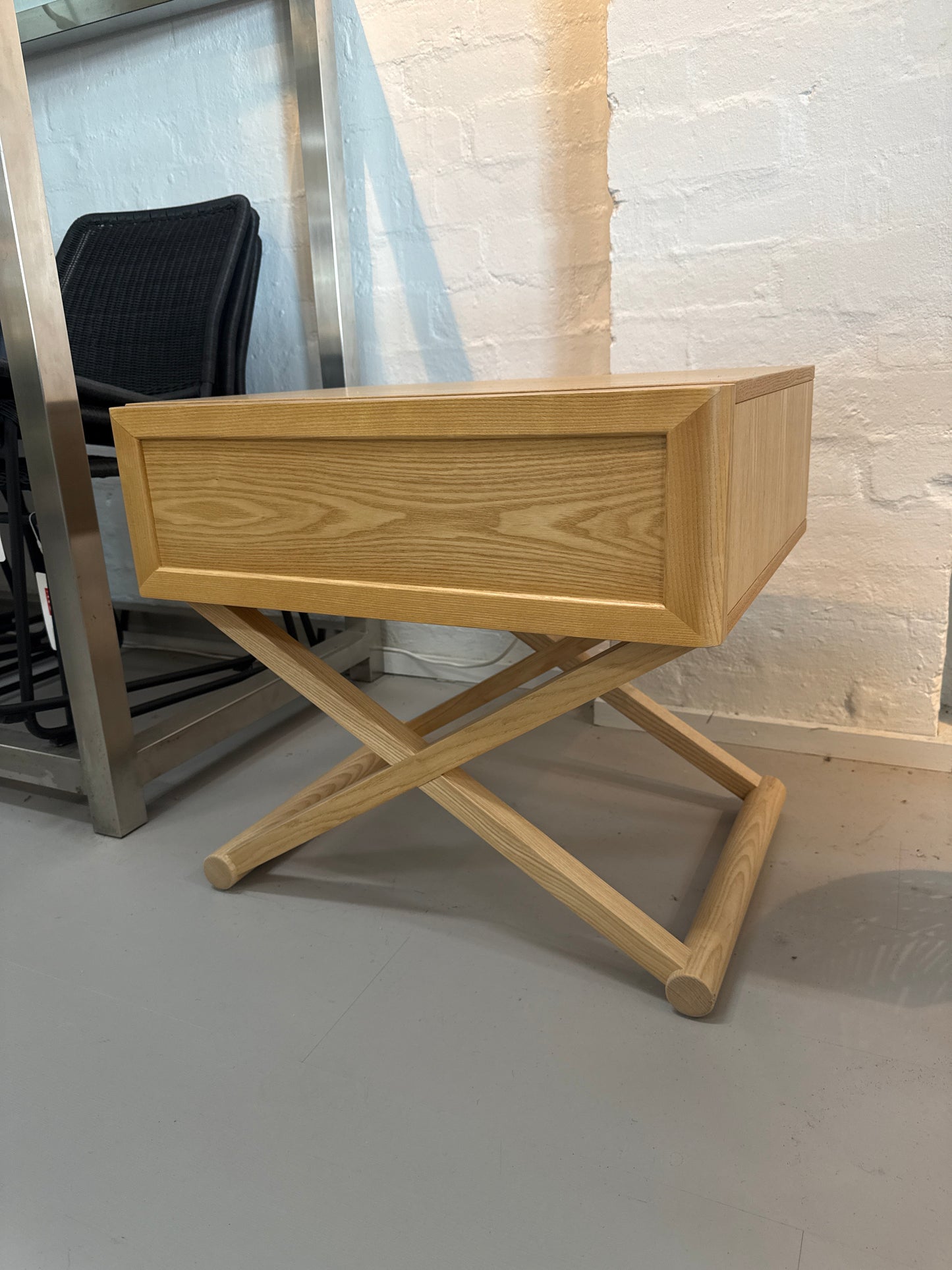 GlobeWest Windsor Bedside Table