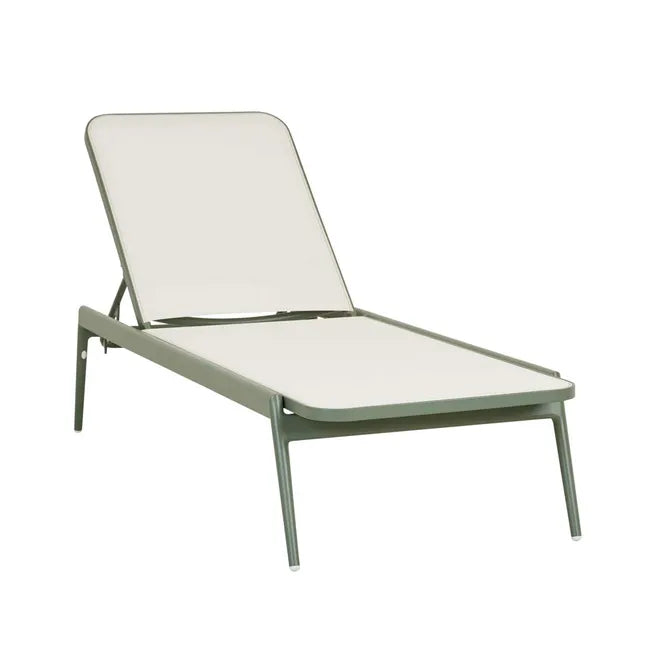 Portsea Classic Sunbed by GlobeWest from Make Your House A Home Premium Stockist. Outdoor Furniture Store Bendigo. 20% off Globe West. Australia Wide Delivery.