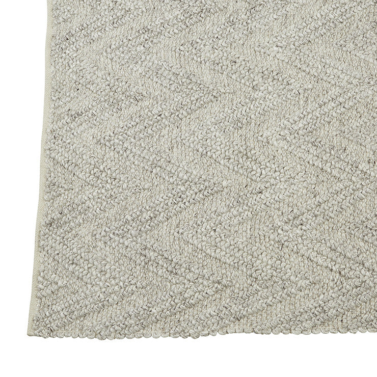 Tepih Arrow Rug by GlobeWest from Make Your House A Home Premium Stockist. Furniture Store Bendigo. 20% off Globe West Sale. Australia Wide Delivery.