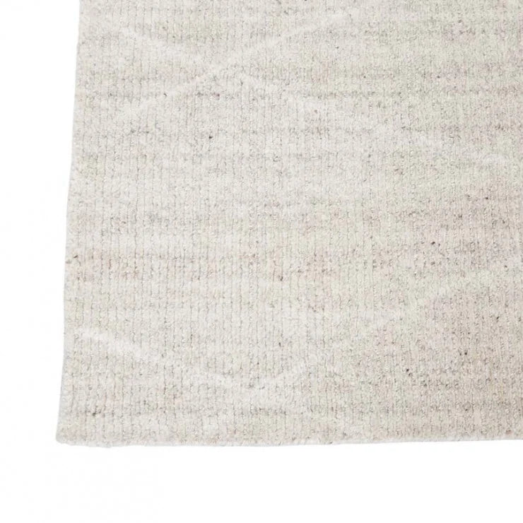 Tepih Duke Rug by GlobeWest from Make Your House A Home Premium Stockist. Furniture Store Bendigo. 20% off Globe West Sale. Australia Wide Delivery.